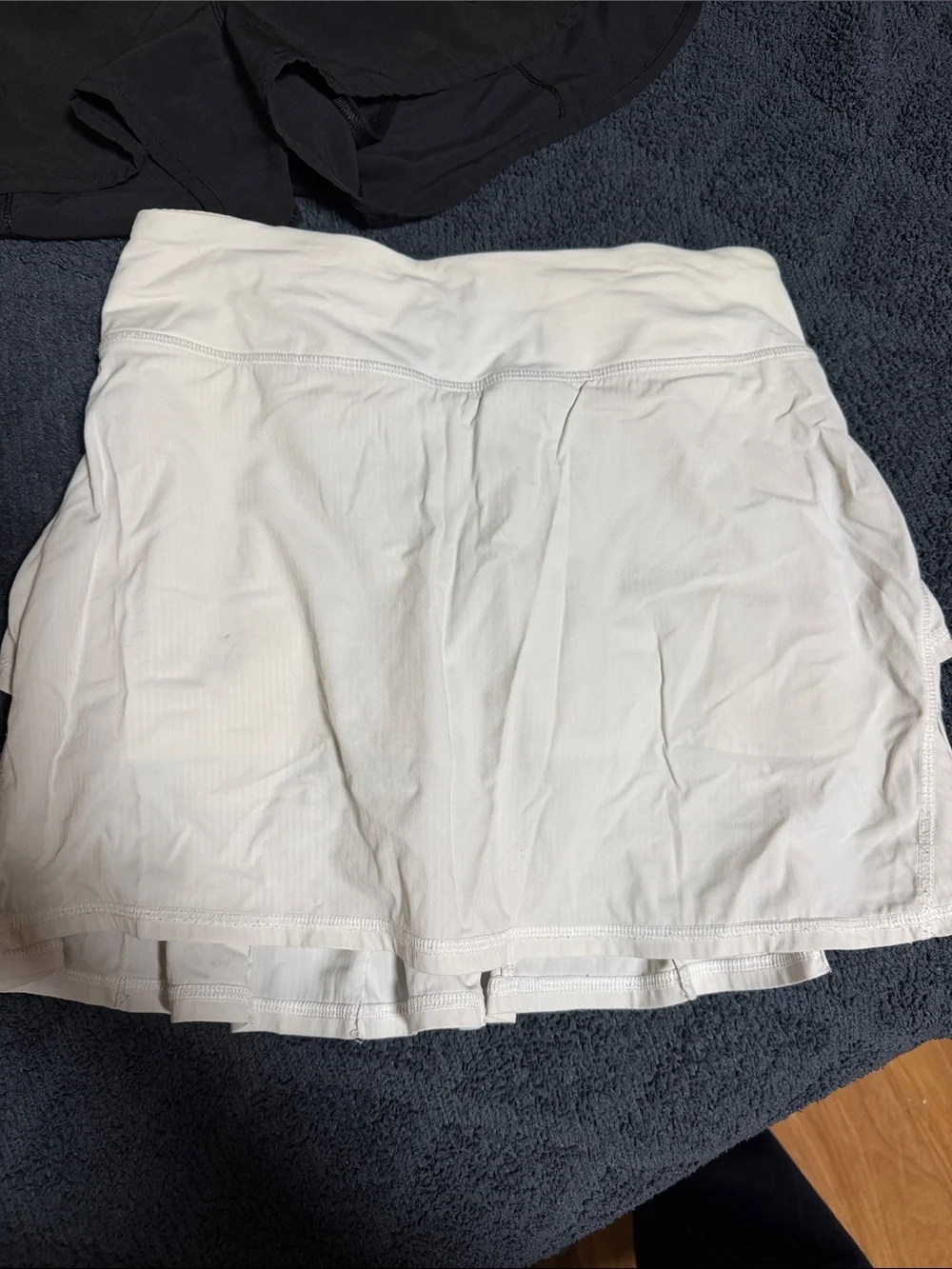 Lululemon White Pleated Athletic Skirt with Black Running Shorts bundle size 4